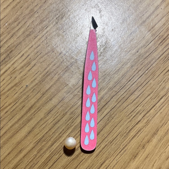 Lustrous Cream Pearl Jewelry Piece - Picture 2 of 4